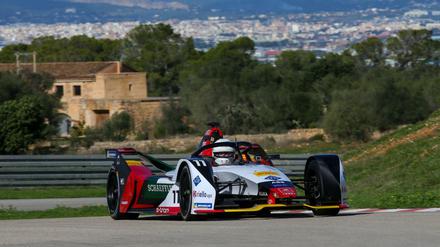 Eng und schnell - Selbsttest im Formel-1-Rennwagen.