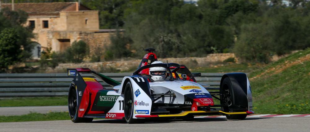 Eng und schnell - Selbsttest im Formel-1-Rennwagen.