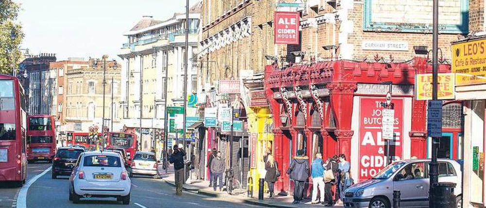 Verkehrsader. Die Stoke Newington High Street ist eine der wichtigsten Straßen im gleichnamigen Londoner Viertel.