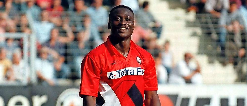 Anthony Yeboah wurde 1994 Torschützenkönig in der Fußball-Bundesliga. Ihm gelangen, ebenso wie Stefan Kuntz, 18 Treffer.