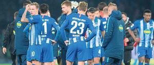 Da fehlt doch was. Die Ultras von Hertha BSC streiten sich mit der Geschäftsführung des Klubs – Leidtragende aber könnten die Spieler sein, die schon gegen Leipzig ohne die Unterstützung der Fans ein Auswärtsspiel im eigenen Stadion hatten. 