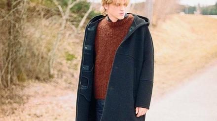 Winterblues. Der gesteppte Sarong aus der aktuellen Kollektion verhindert Eisbeine.