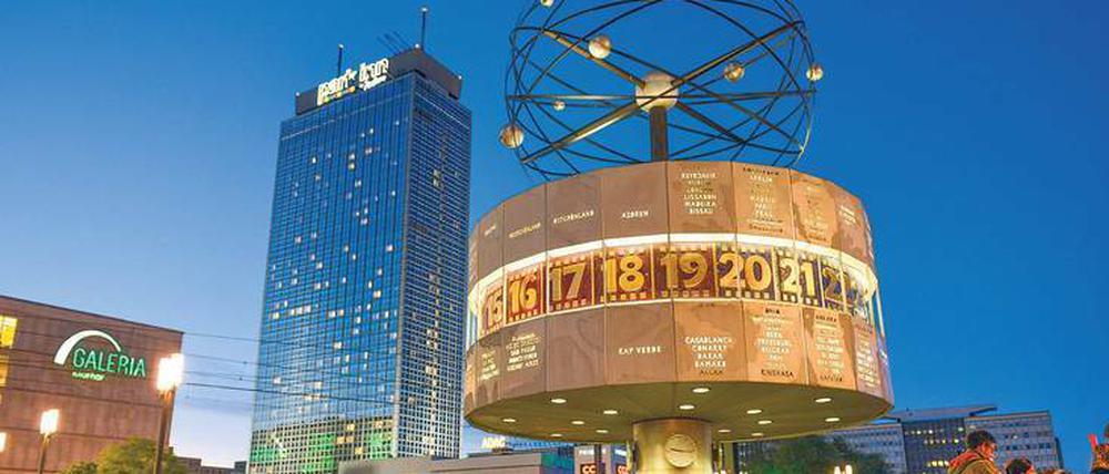 Und sie dreht sich doch. Am 30. September 1969 wurde die von Erich John entworfene Weltzeituhr auf dem Alexanderplatz der staunenden Öffentlichkeit übergeben.
