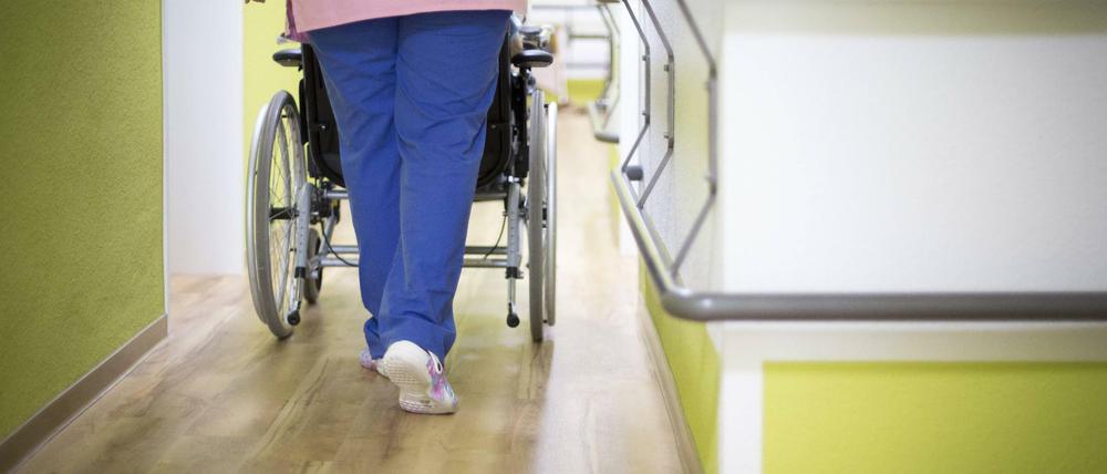 In Düsseldorf wurden bereits Mitarbeiter von betrügerischen Pflegediensten zu Haftstrafen verurteilt.