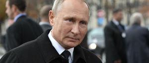 Beim Weltkriegsgedenken in Paris sprach sich der russische Präsident für eine Neuverhandlung des INF-Vertrages.