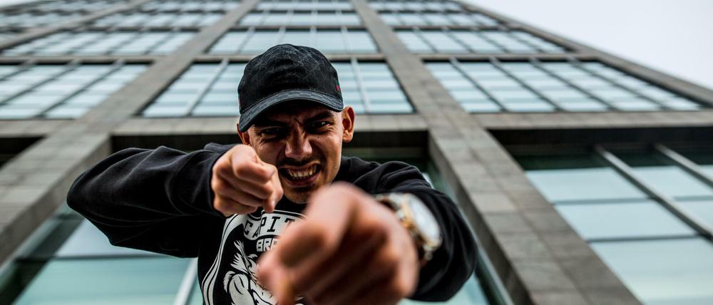 Zur Zeit einer der erfolgreichsten Rapper in Deutschland mit aktuell drei Top-Ten-Hits: Der Berliner Capital Bra. 