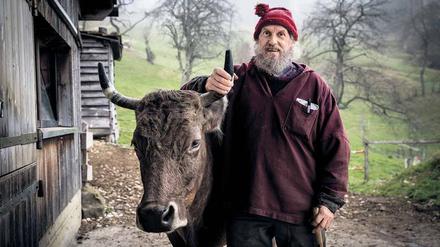 Horn muss sein. Der Schweizer Bauer Armin Capaul engagiert sich für die Unversehrtheit der Tiere. 