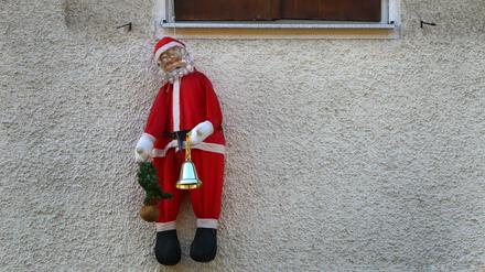 Auch dieser "Weihnachtsmann am Bande" könnte in die "Chronik der schrägen Typen" unseres Autors aufgenommen werden.