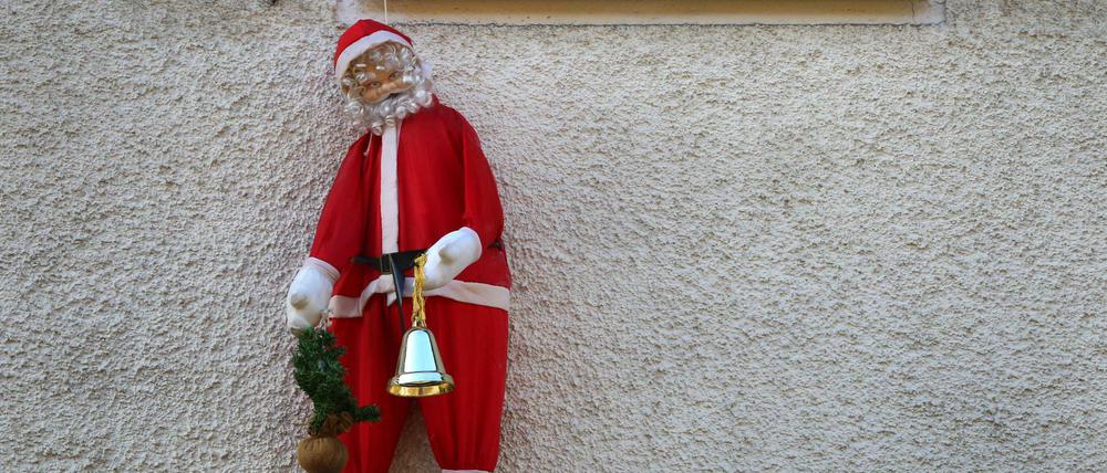Auch dieser "Weihnachtsmann am Bande" könnte in die "Chronik der schrägen Typen" unseres Autors aufgenommen werden.