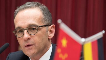 Außenminister Heiko Maas (SPD) spricht im Volkskongress mit dem stellvertretenden Ministerpräsidenten, Liu He. 