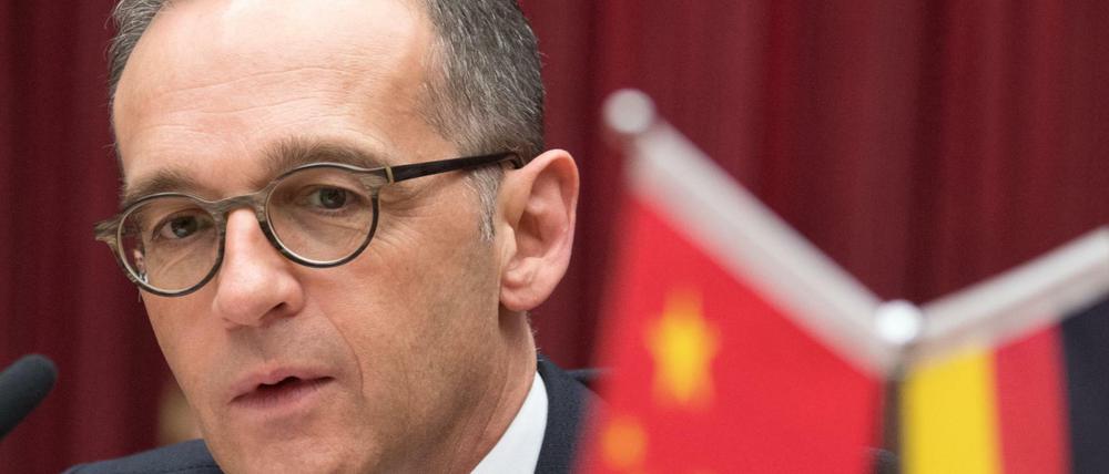 Außenminister Heiko Maas (SPD) spricht im Volkskongress mit dem stellvertretenden Ministerpräsidenten, Liu He.