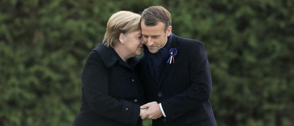 Bundeskanzlerin Angela Merkel (CDU) und Frankreichs Präsident Emmanuel Macron erinnern nahe der Stadt Compiègne an das Ende des Ersten Weltkrieges vor 100 Jahren.