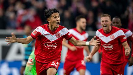 Takashi Usami (l.) schoss das 1:0, Rouwen Hennings das 2:0. 