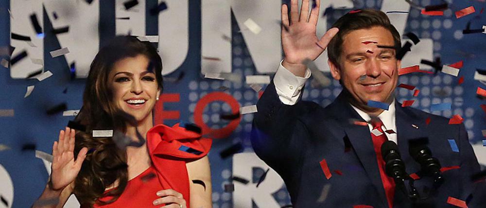 Ron DeSantis (r), der republikanische Kandidat in Florida bei der Wahl für das Amt des Gouverneurs, lag bei der ersten Auszählung vorne. Jetzt wird neu gezählt.