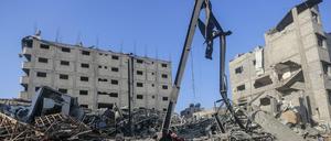 Die Überreste des Gebäudes des Fernsehsenders Al-Aksa in Gaza-Stadt nach einem israelischen Luftangriff.