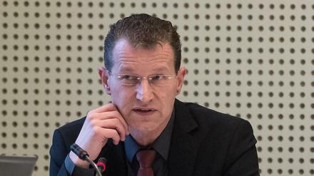 Christian Steiof, Leiter des LKA Berlin, macht keine genaue Aussage zum V-Mann bei seiner Vernehmung.