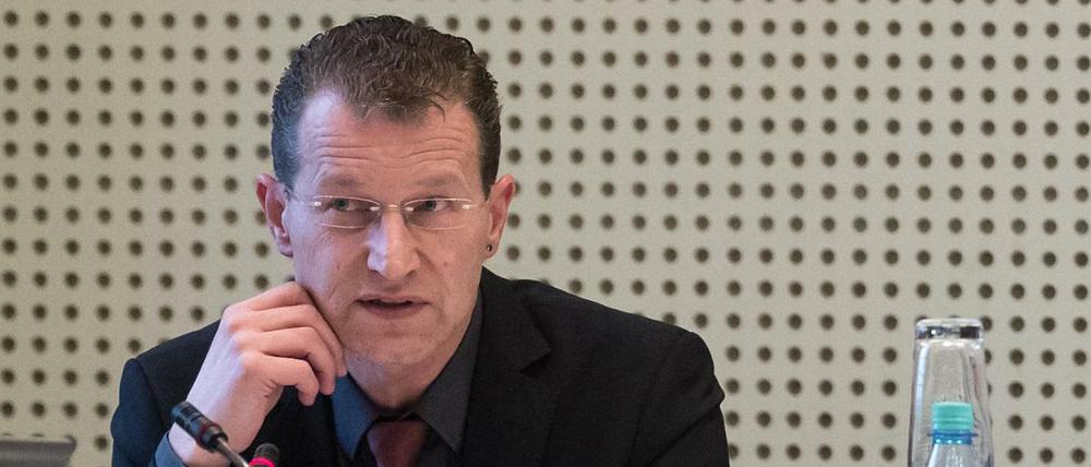 Christian Steiof, Leiter des LKA Berlin, macht keine genaue Aussage zum V-Mann bei seiner Vernehmung.