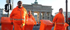 Mitarbeiter der BSR bekommen seit diesem Frühjahr mehr Geld, daher steigen auch die Gebühren.
