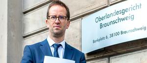 VZBV-Chef Klaus Müller reichte vor dem OLG Braunschweig die erste Musterfeststellungsklage ein