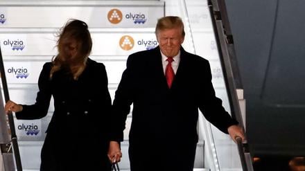 Donald und Melania Trump bei der Ankunft am Flughafen Orly bei Paris