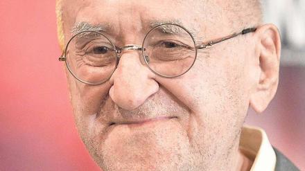 „Sie sind noch nicht tot, Herr Biolek, reden Sie nicht so viel davon“, hagelte es Kritik, nachdem sich Alfred Biolek mit Blick auf seine 84 Jahre öffentlich mit dem Thema Tod beschäftigt hatte. Dass er wieder Interviews gibt, hat einen anderen Grund. 
