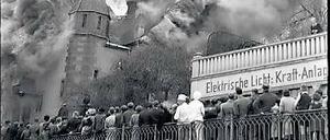 Schreckensbild: Der Brand der Synagoge am Obergraben in Siegen am 10. November 1938.