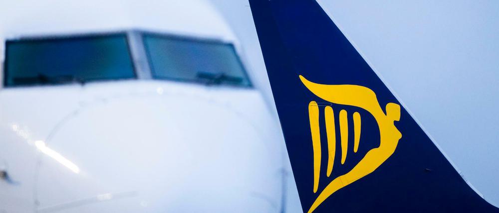 Flugzeuge der irischen Airline Ryanair stehen auf dem Vorfeld des Flughafens Weeze.