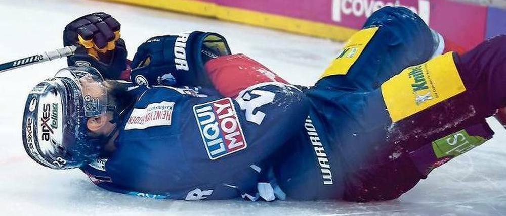 Thomas Oppenheimer hat sich bei den Eisbären am ersten Spieltag verletzt. Er fehlt immer noch.
