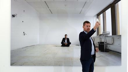 Die Ausstellung der Fotografin Kiki Kausch zeigt Fotos, die im Büro des ehemaligen "Bild"-Chefs Kai Diekmann entstanden sind.  