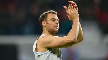 Erlösendes 3:0. 1Torwart Manuel Neuer nach dem Abpfiff.