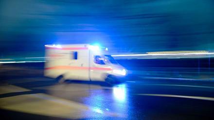 Rettungswagen im Einsatz. (Symbolbild) 