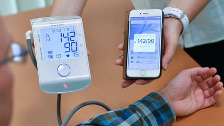 Vom Patienten über das Smartphone direkt zum Arzt - bei der Digitalisierung in der Gesundheitsbranche soll Berlin Vorreiter werden.