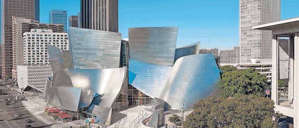Philharmonie am Pazifik. Die 2003 eröffnete Walt Disney Concert Hall von Frank Gehry in Los Angeles. 