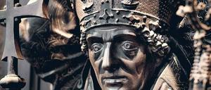 Die Grabplatte des Erzbischofs Ernst von Sachsen stammt aus dem 3-D-Drucker. Das Original ist im Dom.