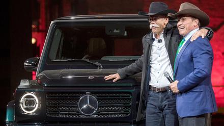 Muskelspiele: Im Michigan Theatre von Detroit präsentiert Daimler-Chef Dieter Zetsche (l.) gemeinsam mit Arnold Schwarzenegger Anfang des Jahres die neue G-Klasse. 