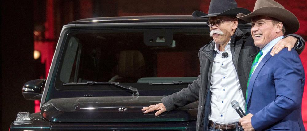 Muskelspiele: Im Michigan Theatre von Detroit präsentiert Daimler-Chef Dieter Zetsche (l.) gemeinsam mit Arnold Schwarzenegger Anfang des Jahres die neue G-Klasse.