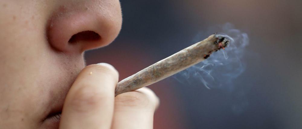 In keiner anderen deutschen Stadt wird mehr gekifft als in Berlin. Die SPD will Anbau und Abgabe von Cannabis nun legalisieren.