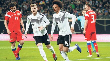Zwei von drei. Timo Werner (l.) und Leroy Sané bilden zusammen mit Serge Gnabry den neuen DFB-Angriff.