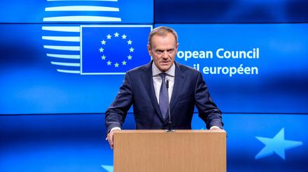 EU-Ratspräsidenten Donald Tusk spricht bei einer Pressekonferenz in Brüssel (Belgien). 
