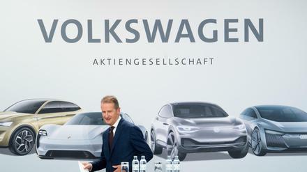 Herbert Diess. Der 60-Jährige ist seit April im Amt und versucht nun, den Konzern aus der Diesel-Affäre zu fahren.