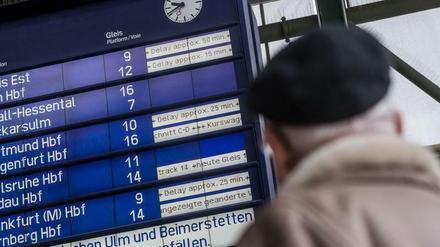 Mit neuen Mitarbeitern will die Bahn wieder pünktlicher werden
