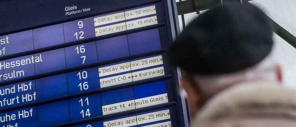 Mit neuen Mitarbeitern will die Bahn wieder pünktlicher werden
