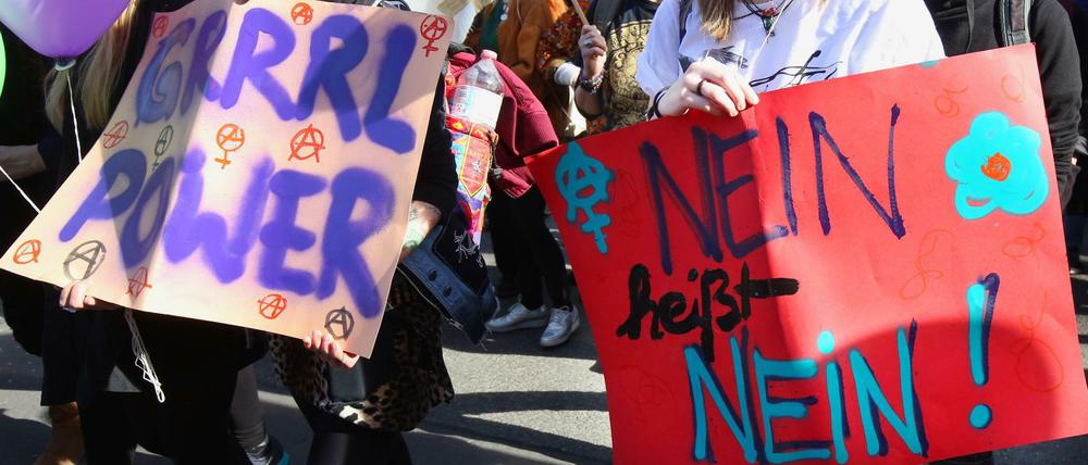 Demonstration zum Frauentag unter dem Motto "Feministische Kämpfe verbinden!"
