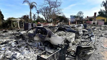 Nach dem Feuer: Überreste von Häusern und Autos in Malibu.