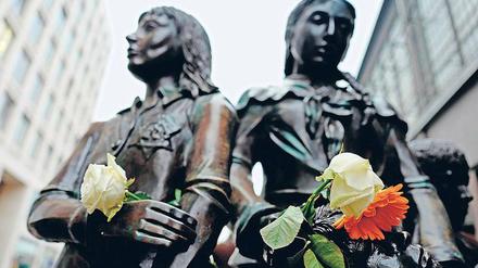 Das Kindertransport-Denkmal an der Friedrichstraße „Züge ins Leben – Züge in den Tod“ von Frank Meisler
