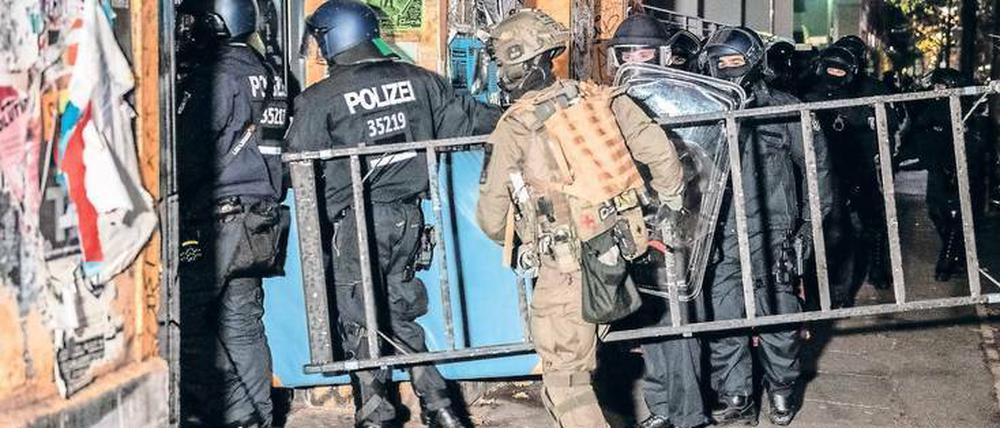 Eskalationsstufen. Polizeibeamte sind in der Rigaer Straße oft gesehene Besucher. Ein Aufgebot von 500 Mann ist aber eher selten.