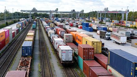 Die deutsche Wirtschaft ist erstmals seit 2015 wieder leicht geschrumpft.