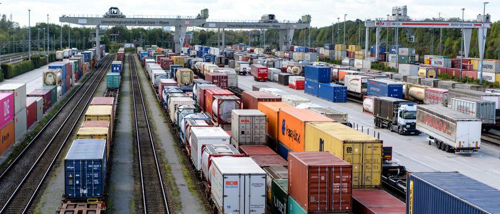 Die deutsche Wirtschaft ist erstmals seit 2015 wieder leicht geschrumpft.
