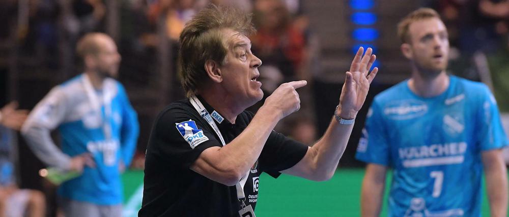 Wie viele Spieler hab ich noch? Füchse-Trainer Velimir Petkovic hat es derzeit nicht leicht.