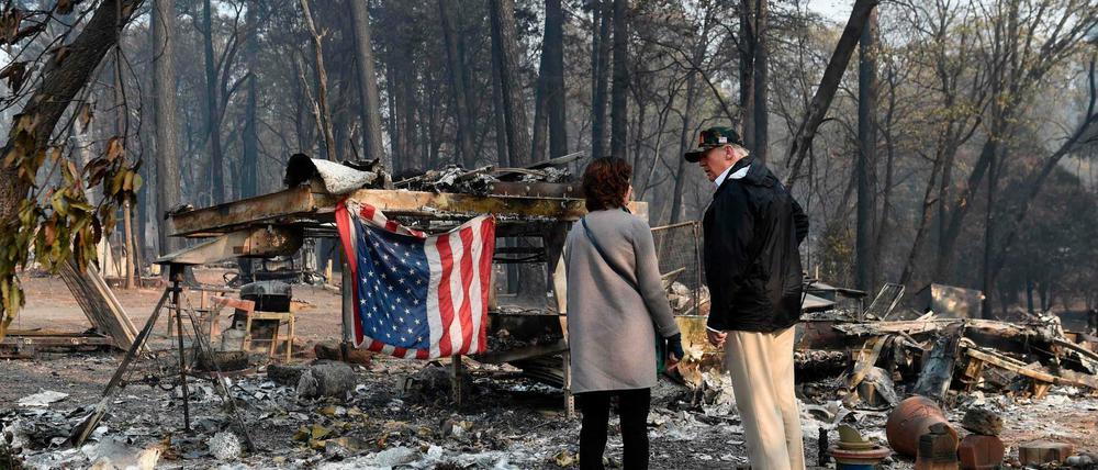 US-Präsident Donald Trump besucht Opfer der Waldbrände in Kalifornien.